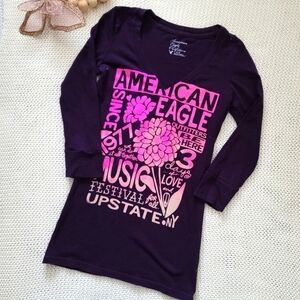 AE outfitters v-neck 3/4 sleeve graphics shirt size XS